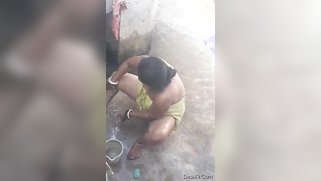 Desi mom doesn't see camera filming her naked in the shower zone | XXX Video on AllSex.XXX