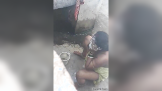 Desi mom doesn't see camera filming her naked in the shower zone | XXX Video on AllSex.XXX