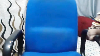 Desi mom sits naked before webcam and shoves fingers inside the snatch | XXX Video on AllSex.XXX