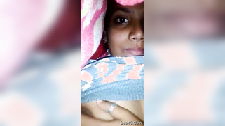 Desi girl pulls T-shirt up and exposes small boobs with big nipples | XXX Video on AllSex.XXX