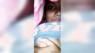 Desi girl pulls T-shirt up and exposes small boobs with big nipples | XXX Video on AllSex.XXX