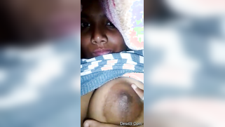 Desi girl pulls T-shirt up and exposes small boobs with big nipples | XXX Video on AllSex.XXX