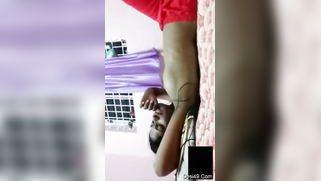 Desi model lies in bed getting naked just like online clients want | XXX Video on AllSex.XXX