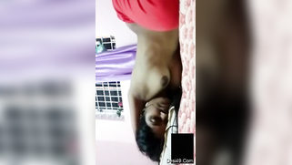 Desi model lies in bed getting naked just like online clients want | XXX Video on AllSex.XXX