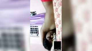 Desi model lies in bed getting naked just like online clients want | XXX Video on AllSex.XXX