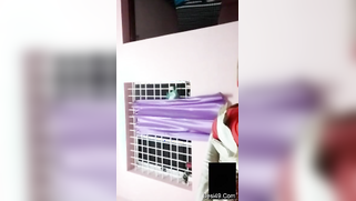 Desi model lies in bed getting naked just like online clients want | XXX Video on AllSex.XXX