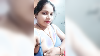 Desi mom is in love with her own boobs and tries to lick nipples