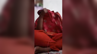 Indian aunty can't hide from camera so she is bound to take boobs out | XXX Video on AllSex.XXX