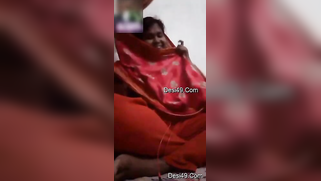 Indian aunty can't hide from camera so she is bound to take boobs out | XXX Video on AllSex.XXX