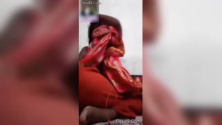 Indian aunty can't hide from camera so she is bound to take boobs out | XXX Video on AllSex.XXX