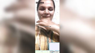 Brunette exposes fatty pussy on amateur camera in XXX Indian web chat | XXX Video on AllSex.XXX