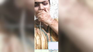 Brunette exposes fatty pussy on amateur camera in XXX Indian web chat | XXX Video on AllSex.XXX