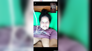 Desi mom is proud of saggy breasts and exposes them to the wanker