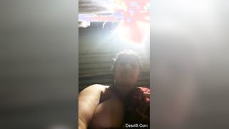 Aunty is nervous because of camera and ineptly shows off sex charms | XXX Video on AllSex.XXX