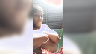 Aunty is nervous because of camera and ineptly shows off sex charms | XXX Video on AllSex.XXX