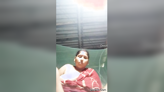 Aunty is nervous because of camera and ineptly shows off sex charms | XXX Video on AllSex.XXX