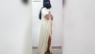 Curvaceous Desi XXX model starts show on camera with taking robe off | XXX Video on AllSex.XXX