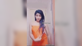 Desi girl entertains herself behind close door and online fans as well | XXX Video on AllSex.XXX
