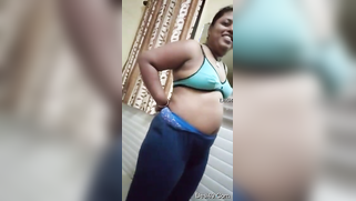 Fatty Desi mom's butt cheeks are so big that blow cameraman's mind | XXX Video on AllSex.XXX