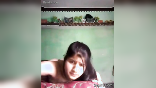 Getting tired of being alone Desi whore masturbates in XXX stream