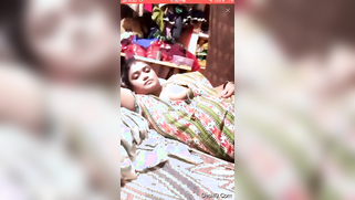 Aunty in sari flashes dark nipple like a real slutty Indian XXX lecher | XXX Video on AllSex.XXX