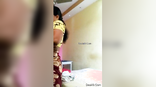 Taking excited Desi pussy to bed guy undresses her for subsequent sex | XXX Video on AllSex.XXX