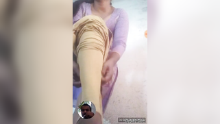 Desi girl in sari knows how to make hubby super-horny via videolink | XXX Video on AllSex.XXX