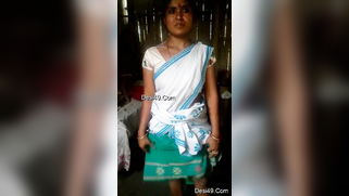 Indian aunty obeys young man behind camera and shows her hairy peach | XXX Video on AllSex.XXX