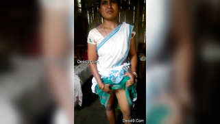 Indian aunty obeys young man behind camera and shows her hairy peach | XXX Video on AllSex.XXX