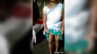 Indian aunty obeys young man behind camera and shows her hairy peach | XXX Video on AllSex.XXX