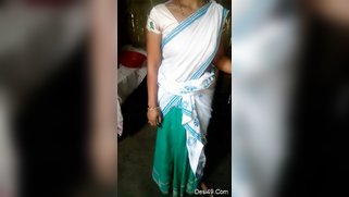 Indian aunty obeys young man behind camera and shows her hairy peach | XXX Video on AllSex.XXX