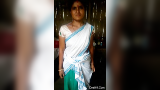 Indian aunty obeys young man behind camera and shows her hairy peach | XXX Video on AllSex.XXX