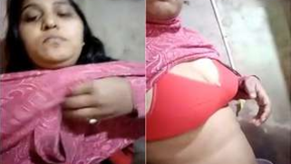 Desi whore flashes XXX-shaped titties covered with red bra close-up | XXX Video on AllSex.XXX
