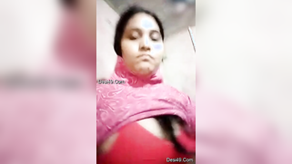 Desi whore flashes XXX-shaped titties covered with red bra close-up | XXX Video on AllSex.XXX