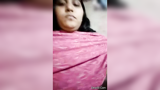 Desi whore flashes XXX-shaped titties covered with red bra close-up | XXX Video on AllSex.XXX