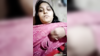 Desi whore flashes XXX-shaped titties covered with red bra close-up | XXX Video on AllSex.XXX