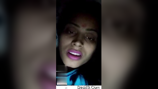 Indian aunty advertises body and gets off on masturbating on camera | XXX Video on AllSex.XXX