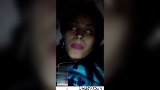 Indian aunty advertises body and gets off on masturbating on camera | XXX Video on AllSex.XXX