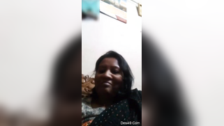 Desi mom simply sits in front of camera and talks with serious face | XXX Video on AllSex.XXX