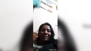 Desi mom simply sits in front of camera and talks with serious face | XXX Video on AllSex.XXX