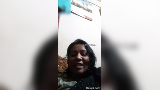 Desi mom simply sits in front of camera and talks with serious face | XXX Video on AllSex.XXX