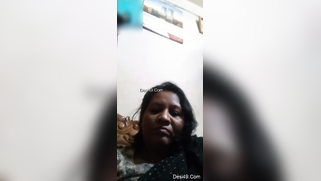 Desi mom simply sits in front of camera and talks with serious face | XXX Video on AllSex.XXX