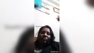 Desi mom simply sits in front of camera and talks with serious face | XXX Video on AllSex.XXX