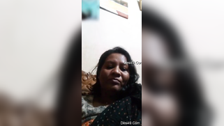 Desi mom simply sits in front of camera and talks with serious face | XXX Video on AllSex.XXX