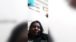 Desi mom simply sits in front of camera and talks with serious face | XXX Video on AllSex.XXX