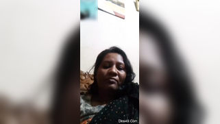 Desi mom simply sits in front of camera and talks with serious face | XXX Video on AllSex.XXX