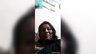 Desi mom simply sits in front of camera and talks with serious face | XXX Video on AllSex.XXX