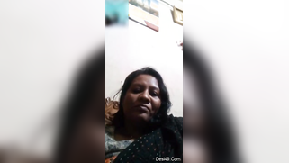 Desi mom simply sits in front of camera and talks with serious face | XXX Video on AllSex.XXX