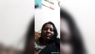 Desi mom simply sits in front of camera and talks with serious face | XXX Video on AllSex.XXX