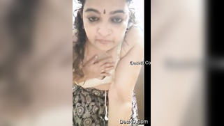 Indian aunty sucks her own finger and strips down in her XXX show | XXX Video on AllSex.XXX